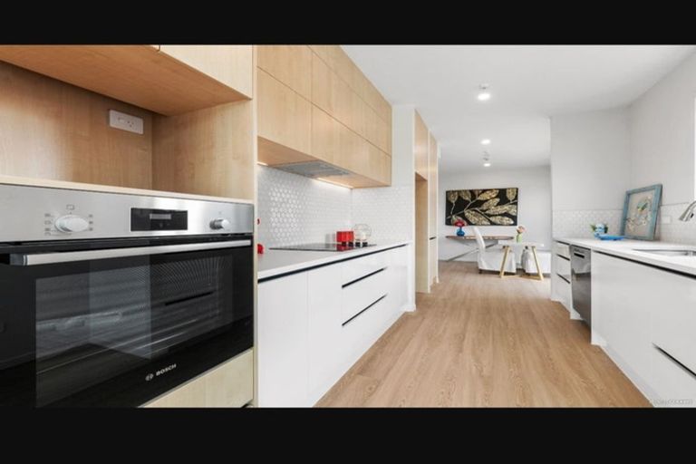 Photo of property in 9/1 Kaponga Crescent, New Lynn, Auckland, 0600