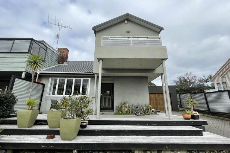 Photo of property in 60 Waiohua Road, Greenlane, Auckland, 1061
