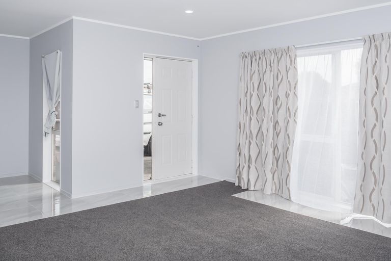 Photo of property in 100 Manuroa Road, Takanini, 2112