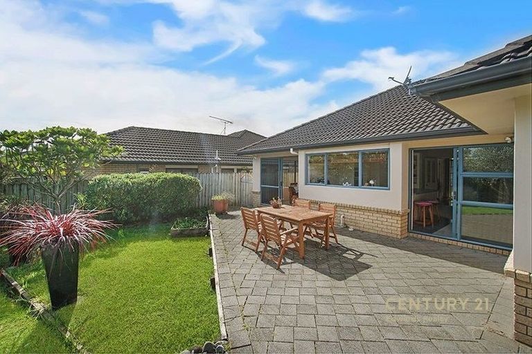 Photo of property in 21 Macnean Drive, East Tamaki Heights, Auckland, 2016