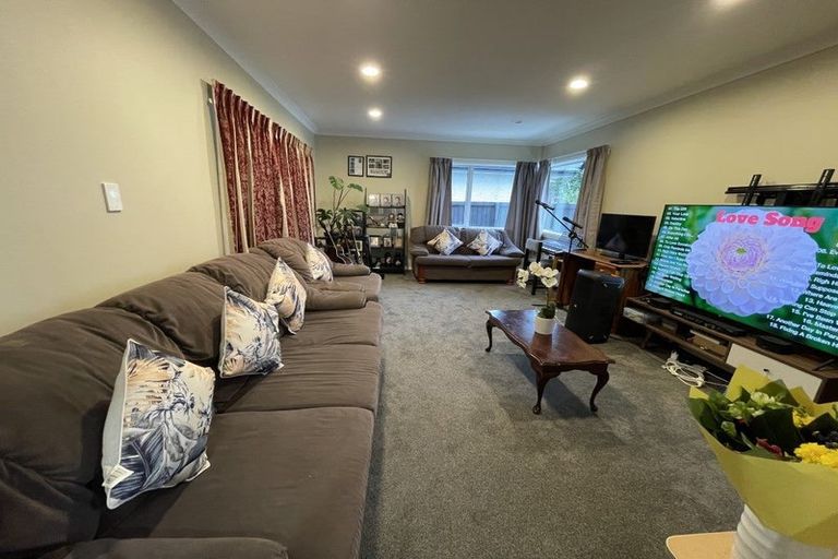 Photo of property in 16 Wychwood Crescent, Bishopdale, Christchurch, 8053