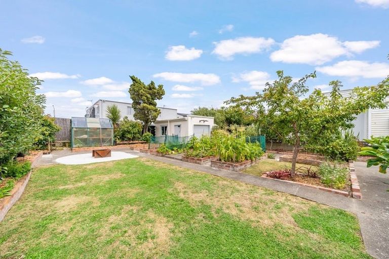 Photo of property in 9 East Street, Petone, Lower Hutt, 5012