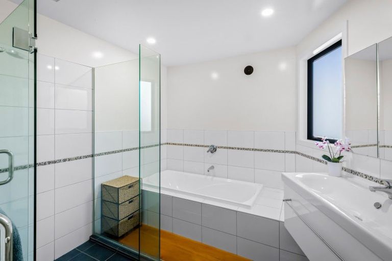 Photo of property in 4 Oregon Drive, Kelvin Heights, Queenstown, 9300