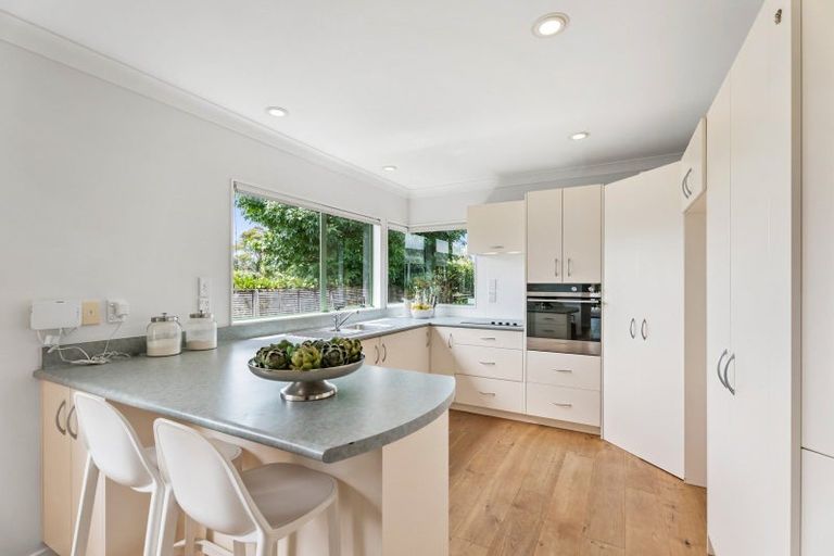 Photo of property in 9a Bradbury Road, Botany Downs, Auckland, 2010