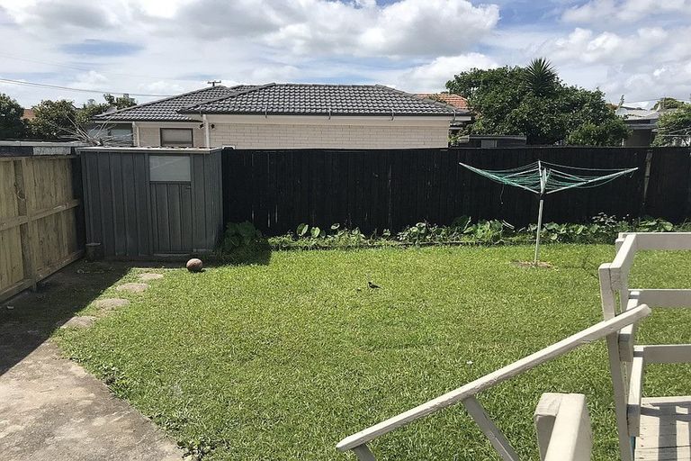 Photo of property in 1/4 Shakespeare Road, Milford, Auckland, 0620