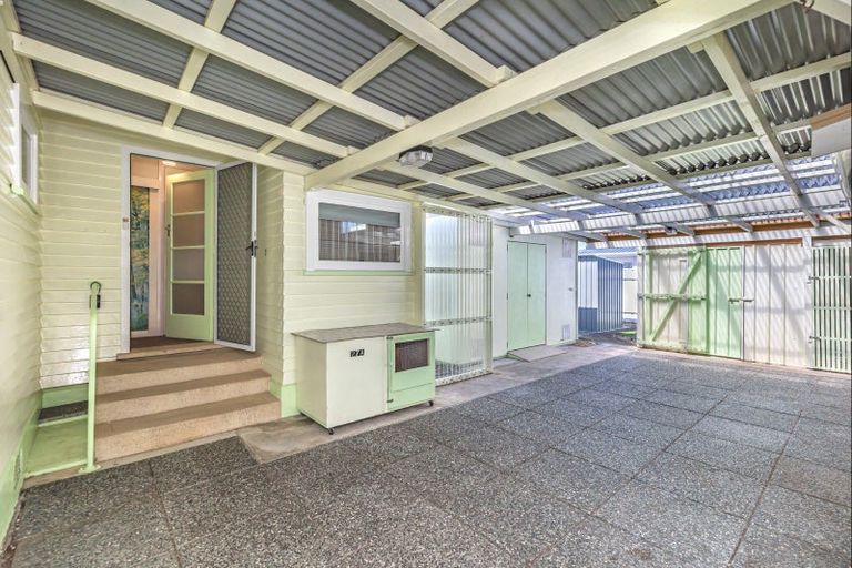 Photo of property in 27 Essex Street, Levin, 5510