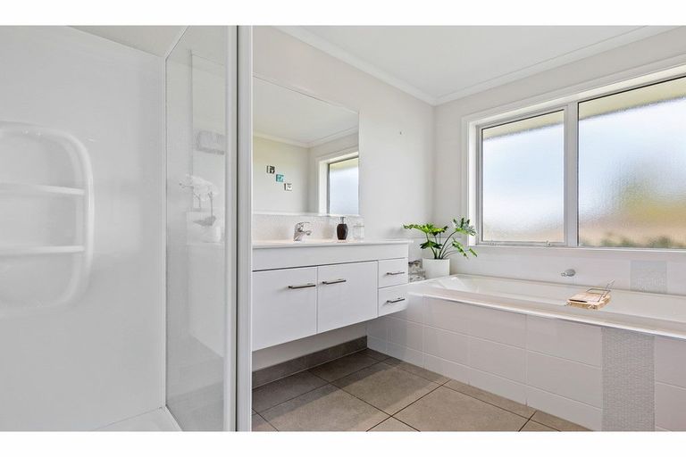 Photo of property in 77 Beaumont Drive, Rolleston, 7614