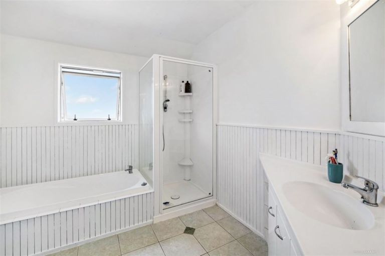 Photo of property in 1/49 Ferry Road, Arkles Bay, Whangaparaoa, 0932