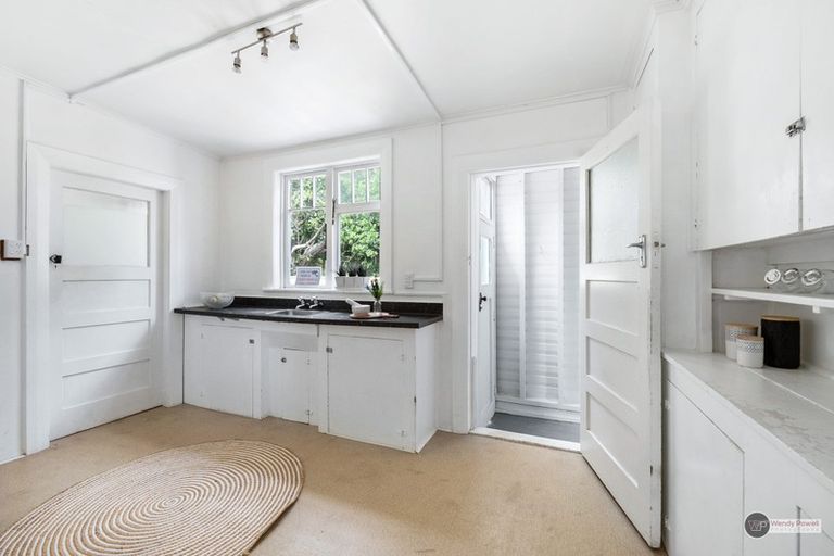 Photo of property in 1-2/6a Pohutukawa Street, Woburn, Lower Hutt, 5010