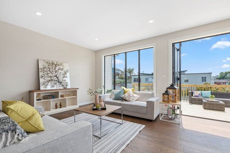 Photo of property in 3 May Potter Close, Oteha, Auckland, 0632