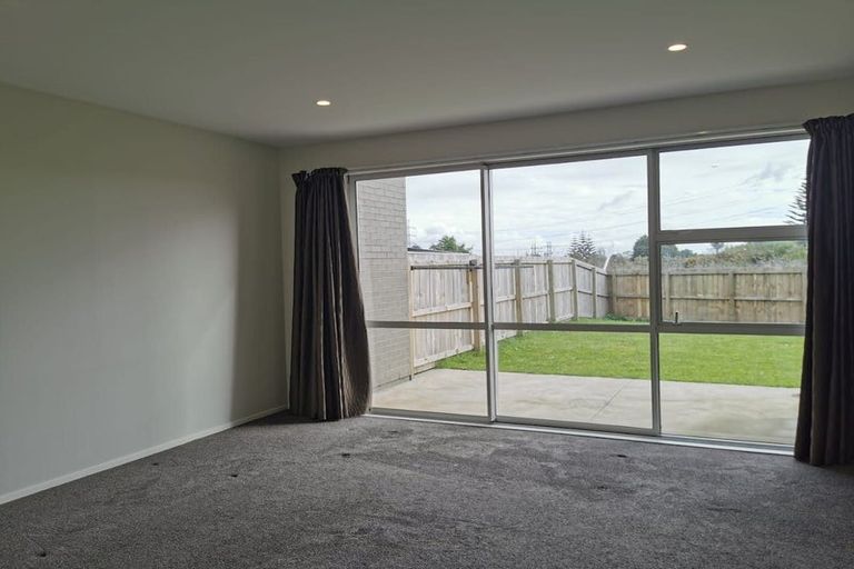 Photo of property in 9 Aeronautic Road, Takanini, 2112