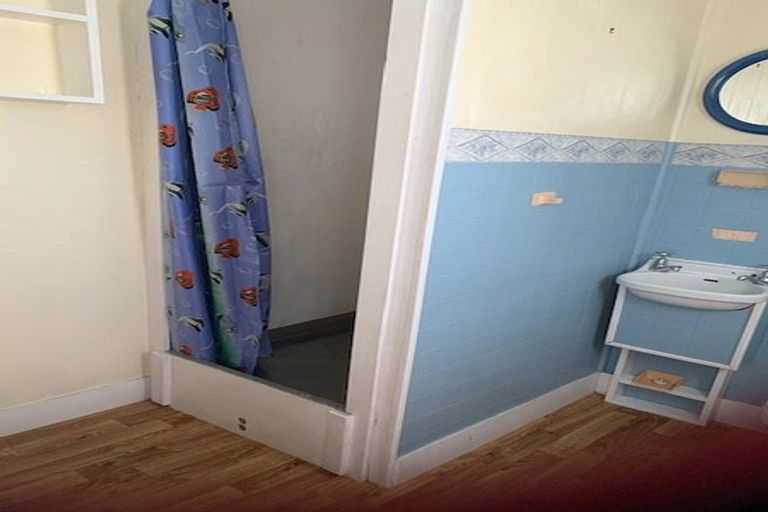 Photo of property in 20 Sullivan Avenue, Mangere Bridge, Auckland, 2022