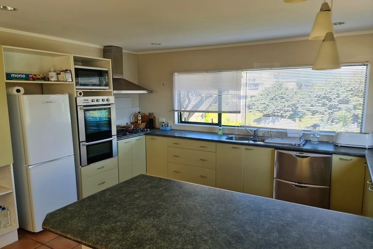 Photo of property in 8 Trig Hill Terrace, Waikanae Beach, Waikanae, 5036
