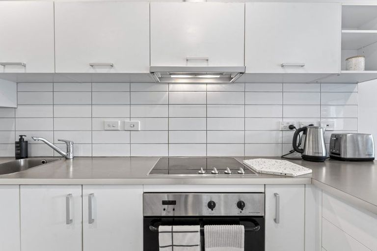 Photo of property in 1c/60 Masons Road, Oteha, Auckland, 0632