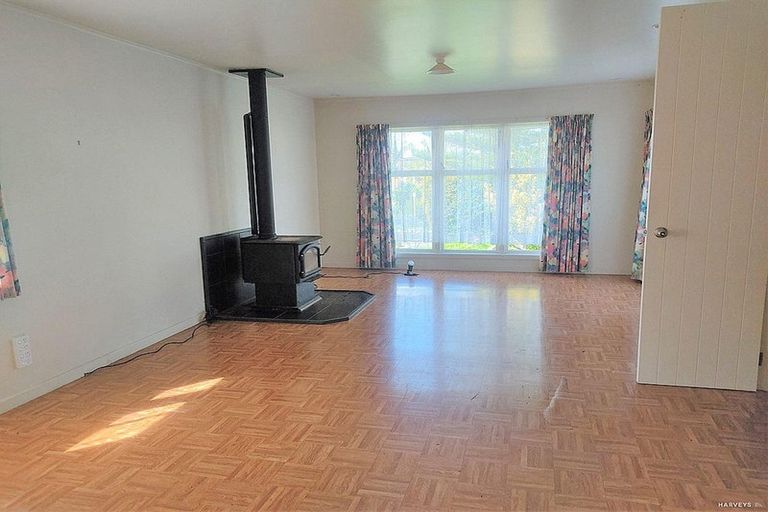 Photo of property in 23 Toru Street, Te Atatu Peninsula, Auckland, 0610