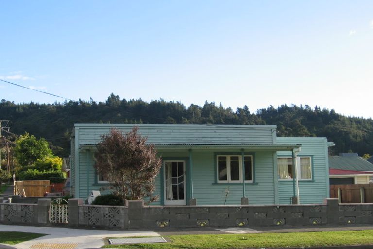 Photo of property in 16 Field Street, Silverstream, Upper Hutt, 5019