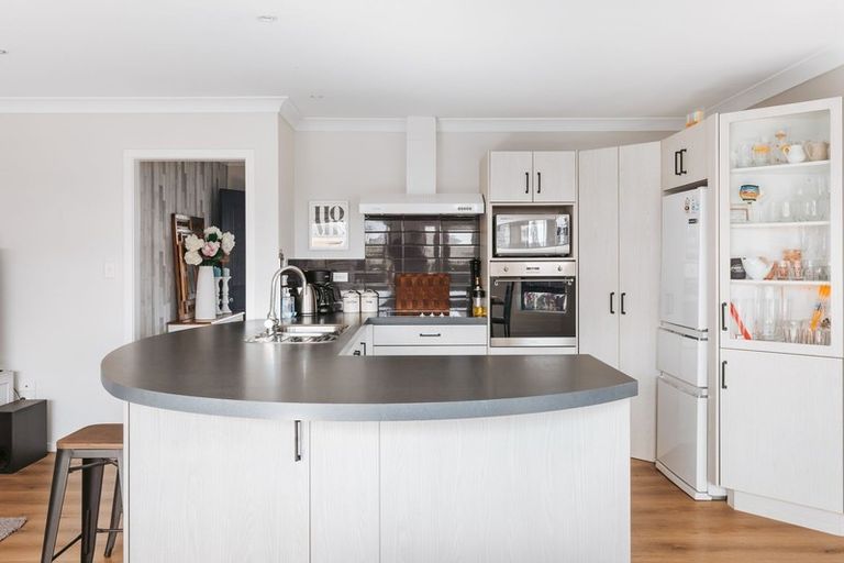 Photo of property in 16 Olive Close, Omokoroa, 3114