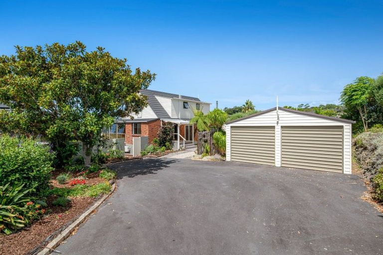 Photo of property in 15 Higham Ferrers Place, Red Beach, 0932