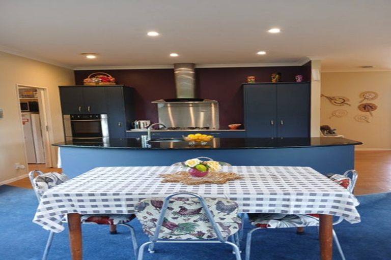 Photo of property in 92 Tutaki Road, Kelvin Grove, Palmerston North, 4470