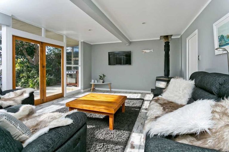 Photo of property in 12 Killarney Avenue, Torbay, Auckland, 0630