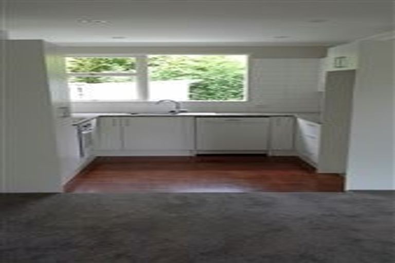 Photo of property in 2/39 St Peters Street, Northcote, Auckland, 0627