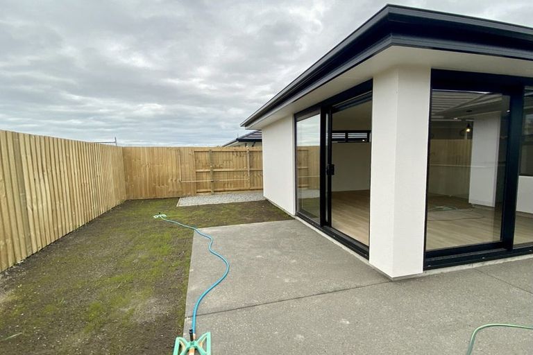 Photo of property in 19 Bill Hammond Drive, Belfast, 8051