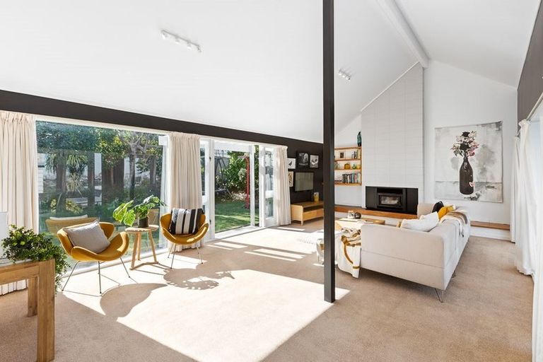 Photo of property in 17 Lydia Avenue, Northcote, Auckland, 0627