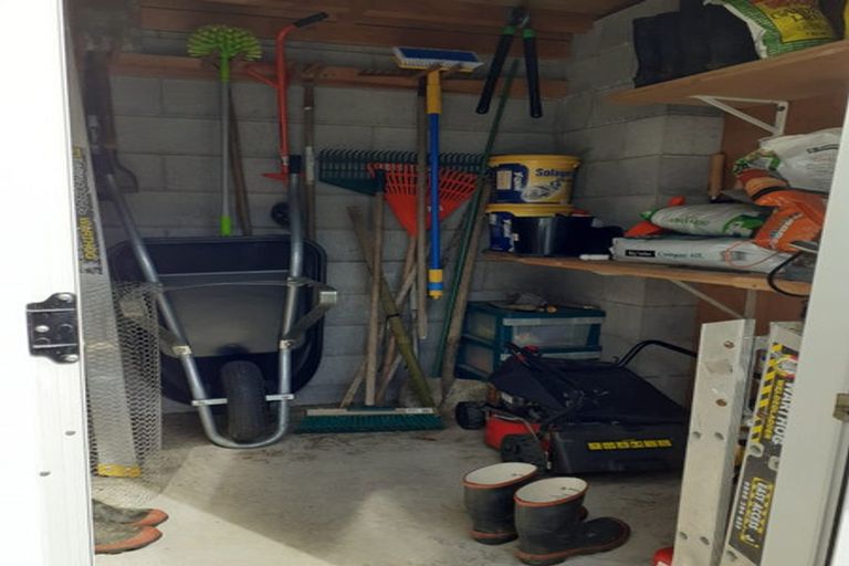 Photo of property in 12 Shelter Grove, Frankleigh Park, New Plymouth, 4310