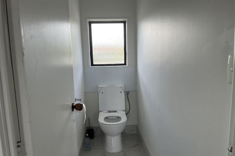 Photo of property in 2/69 Orams Road, Hillpark, Auckland, 2102