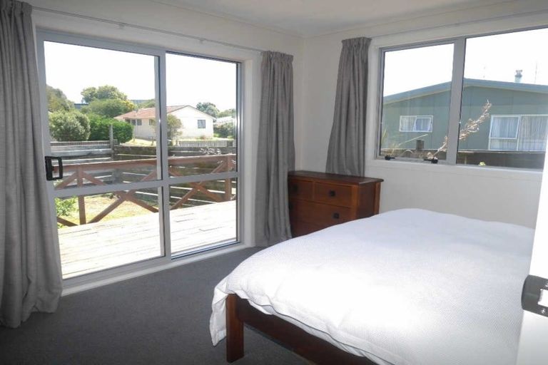 Photo of property in 48 Norfolk Crescent, Otaki Beach, Otaki, 5512
