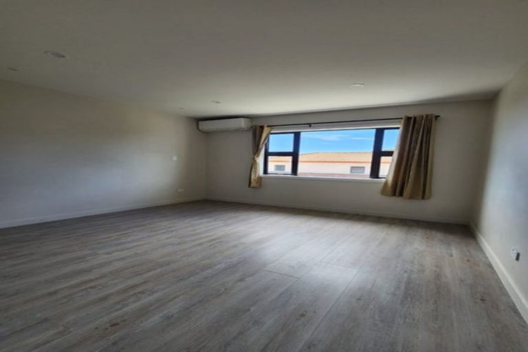 Photo of property in 128b Hutchinsons Road, Bucklands Beach, Auckland, 2014