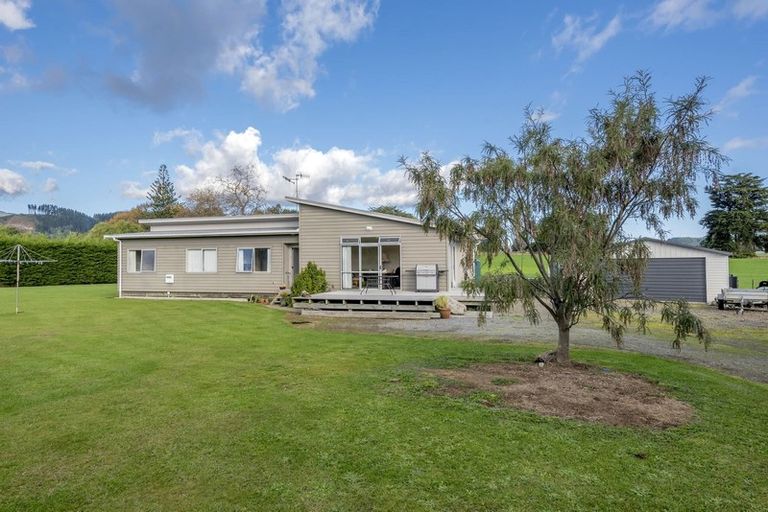 Photo of property in 37a Waikawa Beach Road, Manakau, Levin, 5573