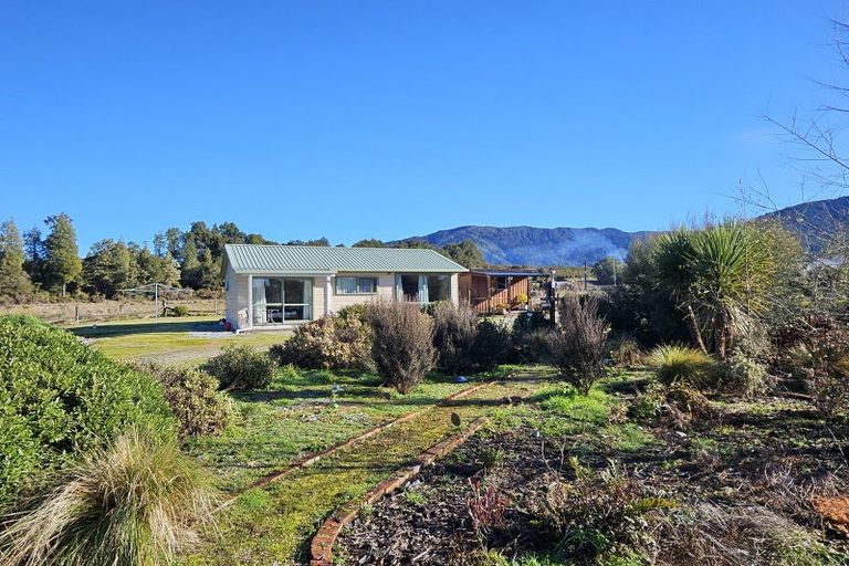 Photo of property in 720 Atarau Road, Atarau, Blackball, 7871