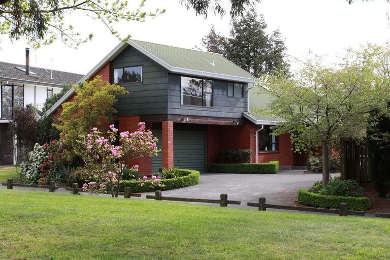 Photo of property in 28 Tyndale Place, Ilam, Christchurch, 8041