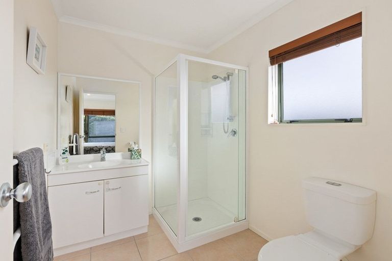 Photo of property in 122 Charles Prevost Drive, The Gardens, Auckland, 2105