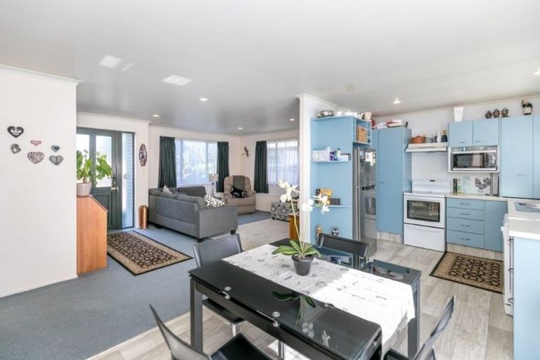 Photo of property in 10 Antrim Place, Nawton, Hamilton, 3200