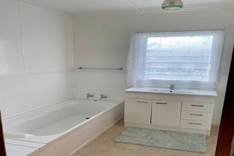 Photo of property in 30 Oak Street, Mangapapa, Gisborne, 4010