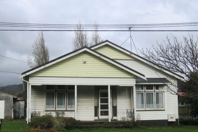 Photo of property in 2 Richard Grove, Stokes Valley, Lower Hutt, 5019