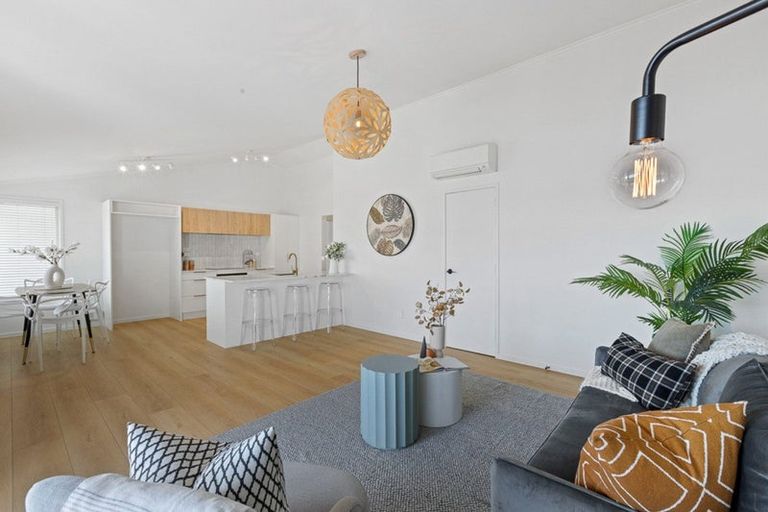 Photo of property in 3/50 Old Lake Road, Narrow Neck, Auckland, 0624