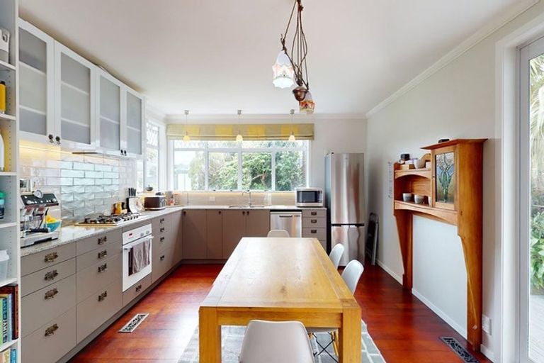 Photo of property in 181 Melbourne Road, Island Bay, Wellington, 6023