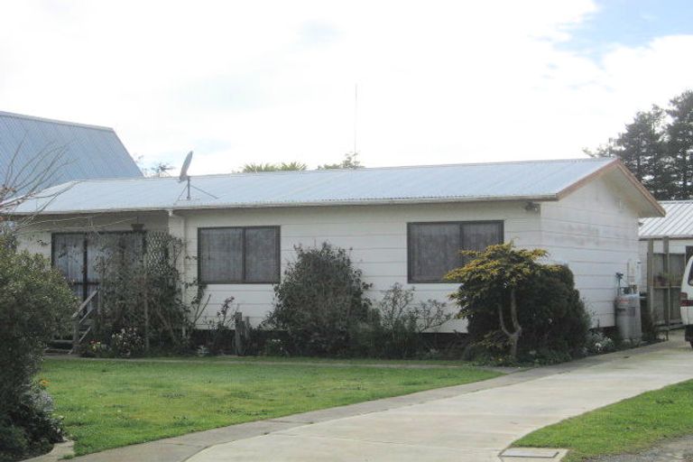 Photo of property in 17 Tawhara Place, Edgecumbe, 3120