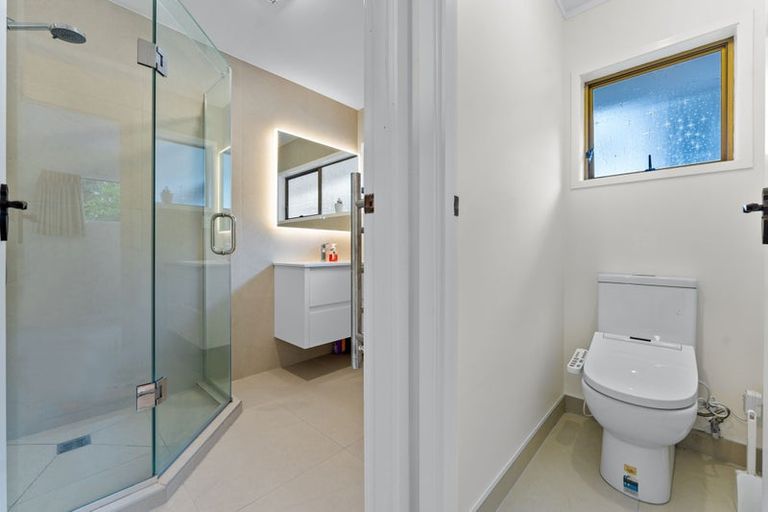 Photo of property in 2/1 Trelawny Place, Hillcrest, Auckland, 0627
