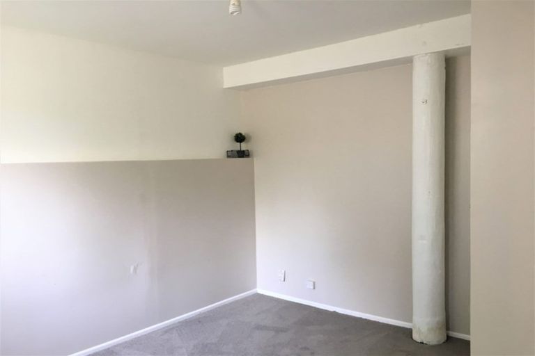 Photo of property in 43 Deverell Place, Northcross, Auckland, 0632