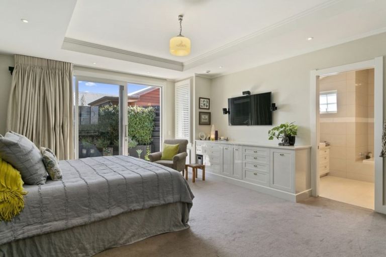 Photo of property in 21 Pukenamu Road, Rainbow Point, Taupo, 3330