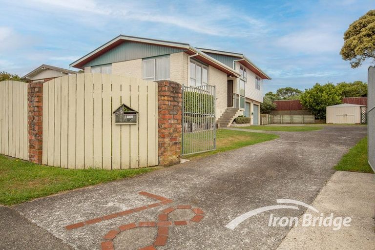 Photo of property in 78 Gloaming Hill, Titahi Bay, Porirua, 5022