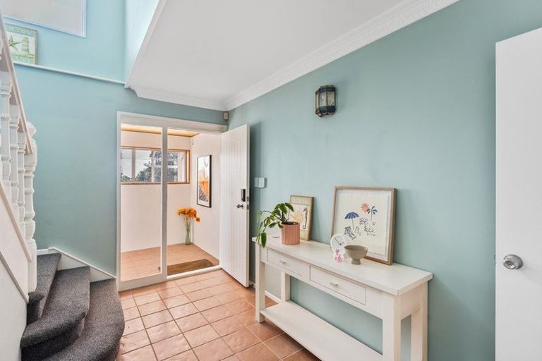 Photo of property in 8 Ara Kuaka, Waikanae Beach, Waikanae, 5036