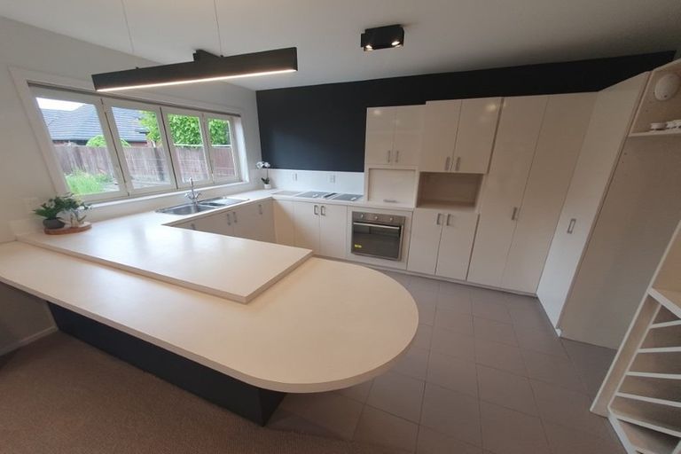 Photo of property in 28 Derenzy Place, Avonhead, Christchurch, 8042