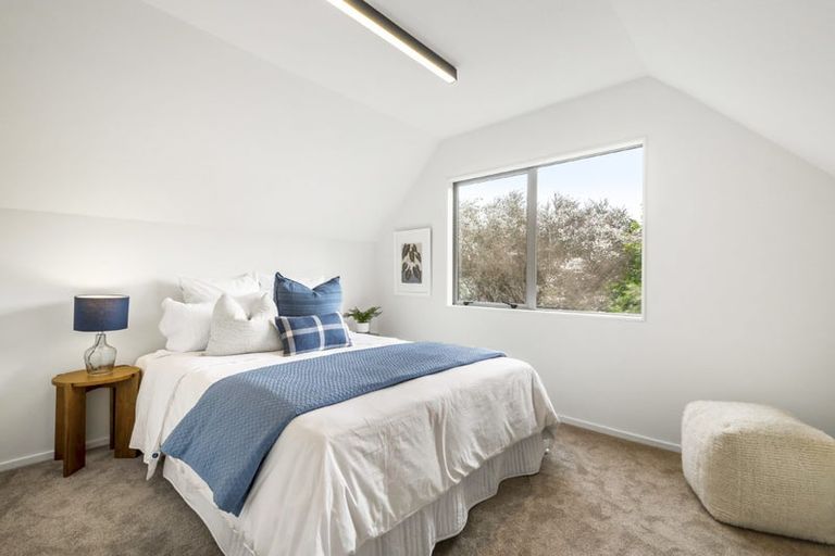 Photo of property in 2/128 Lynn Road, Bayview, Auckland, 0629