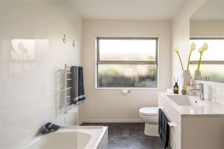 Photo of property in 18 Millesimes Way, Yaldhurst, Christchurch, 8042