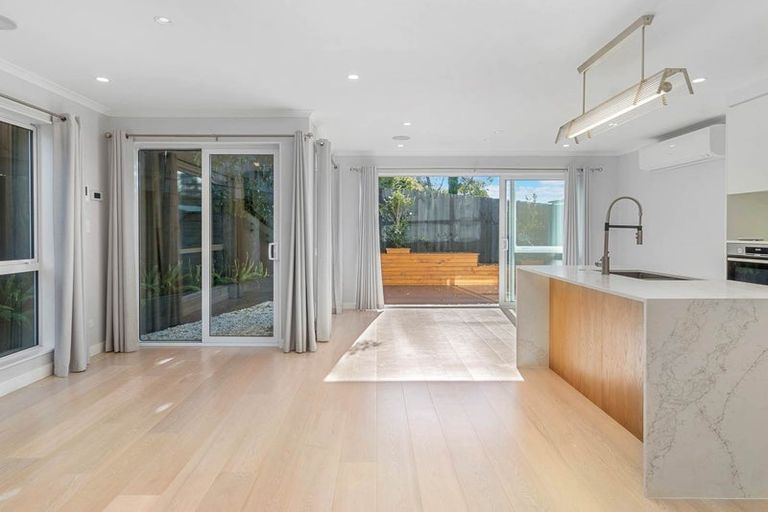 Photo of property in 123a Forrest Hill Road, Forrest Hill, Auckland, 0620